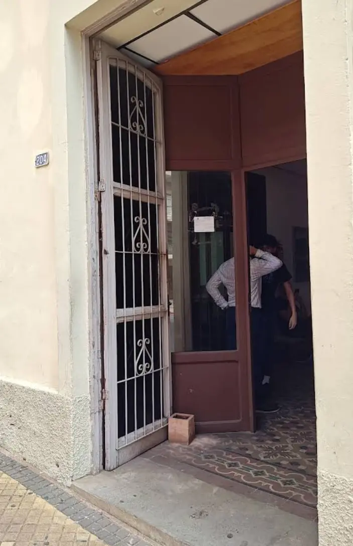 Doorway of Escribanía Vicente Gadea on Caballero 204, the notary office across from Migraciones