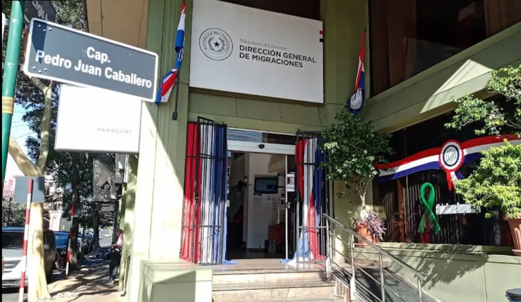 Exterior of the Dirección General de Migraciones (Migration Department) in Asunción, Paraguay.